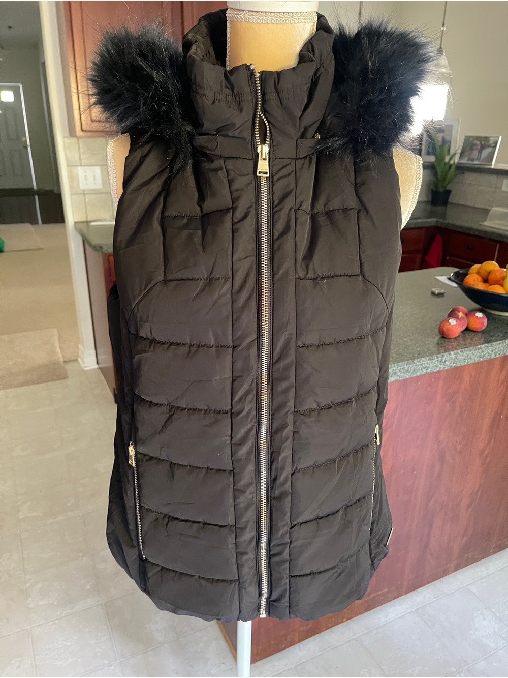 Calvin Klein Black Quilted Hooded Puffer Vest with Faux Fur Trim - Size L - Picture 2 of 8